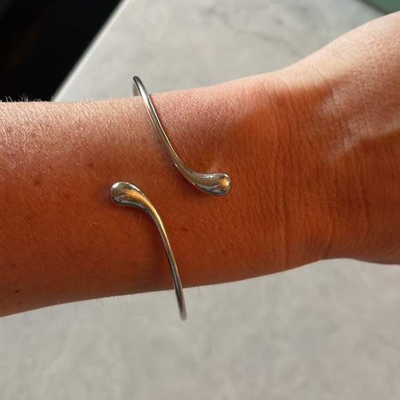 Tiffany & Co. Jewelry - Tiffany & Co. Elsa Peretti Elongated Drop Bangle